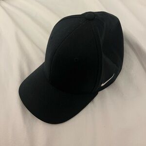 Black Nike fitted hat, classic99 dri-fit